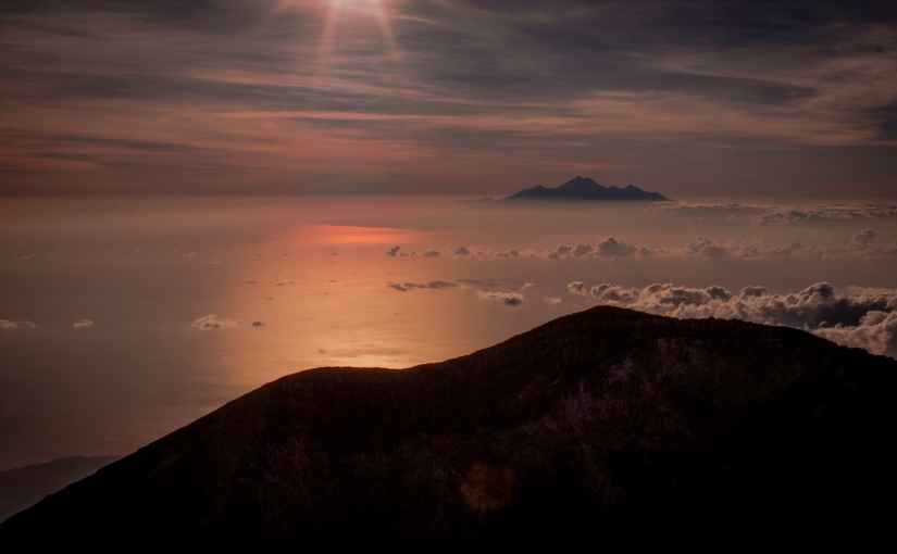 Gunung Agung – The crazy attempt to scale it, alone.