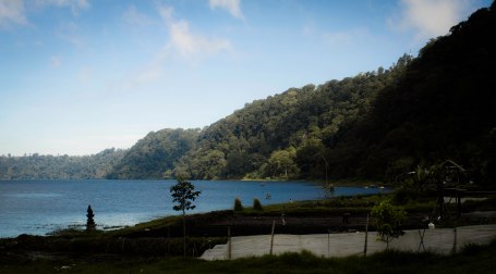 Lake Buyan 